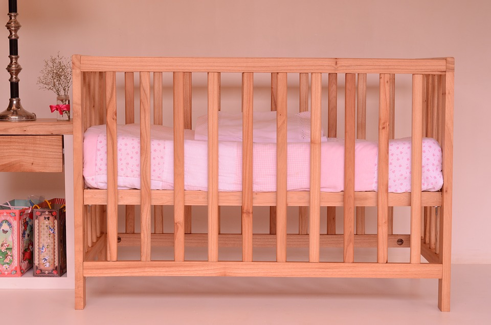 Poduszka dla dziecka – kiedy przychodzi na nią pora i jak wybrać odpowiednią?