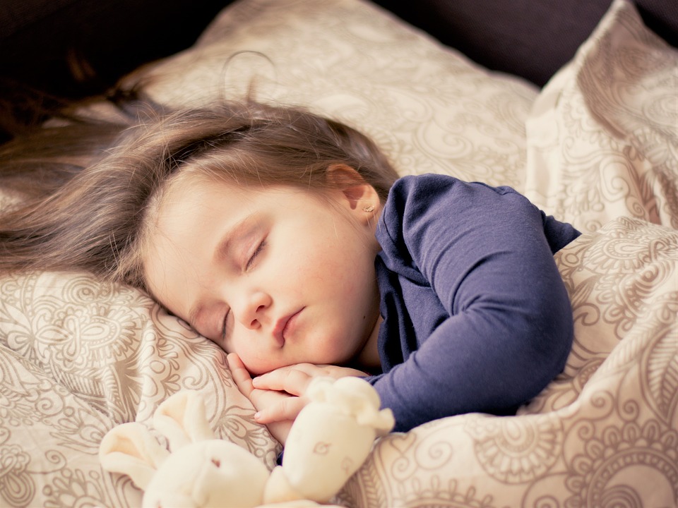 Co będzie lepsze dla naszego dziecka: łóżeczko czy kołyska?